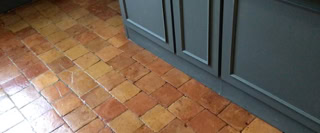 Décapage de tomettes en terre cuite à Lyon