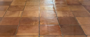 Décapage de tomettes en terre cuite à Lyon