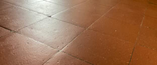 Décapage de tomettes en terre cuite à Lyon