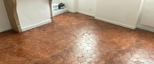 Décapage de tomettes en terre cuite à Lyon