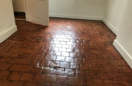 Décapage de tomettes en terre cuite à Lyon