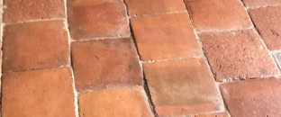 Décapage de tomettes en terre cuite à Lyon