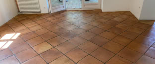 Décapage de tomettes en terre cuite à Lyon