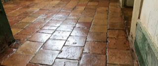 decaper tomettes en terre cuite