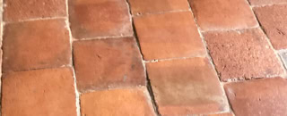 Décapage tomettes en terre cuite auvergne rhone alpes