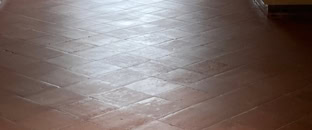 Décapage de tomettes en terre cuite à Lyon