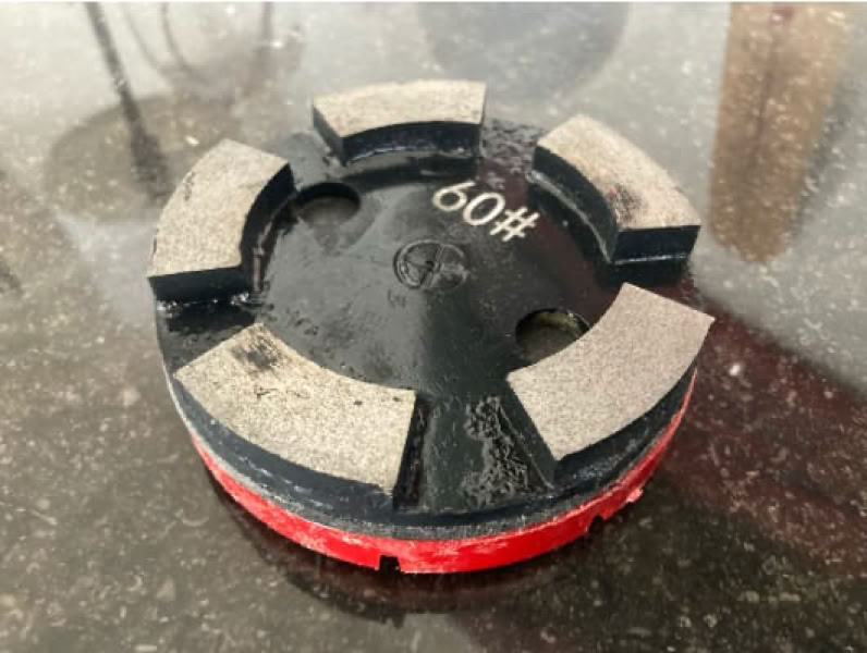 Technique de ponçage sur travertin, marbre et granito