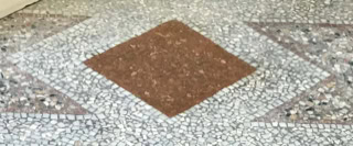 Poncer et traiter mosaique de marbre 