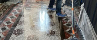 Poncer et traiter mosaique de marbre 