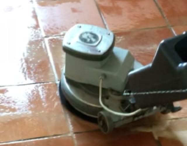 Décapage de tomettes en terre cuite à Lyon