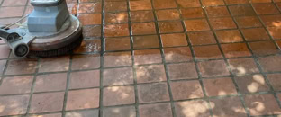 Décapage de tomettes en terre cuite à Lyon
