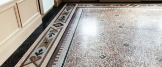 Poncer et traiter mosaique de marbre 