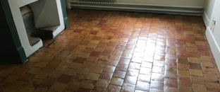 Décapage de tomettes en terre cuite à Lyon